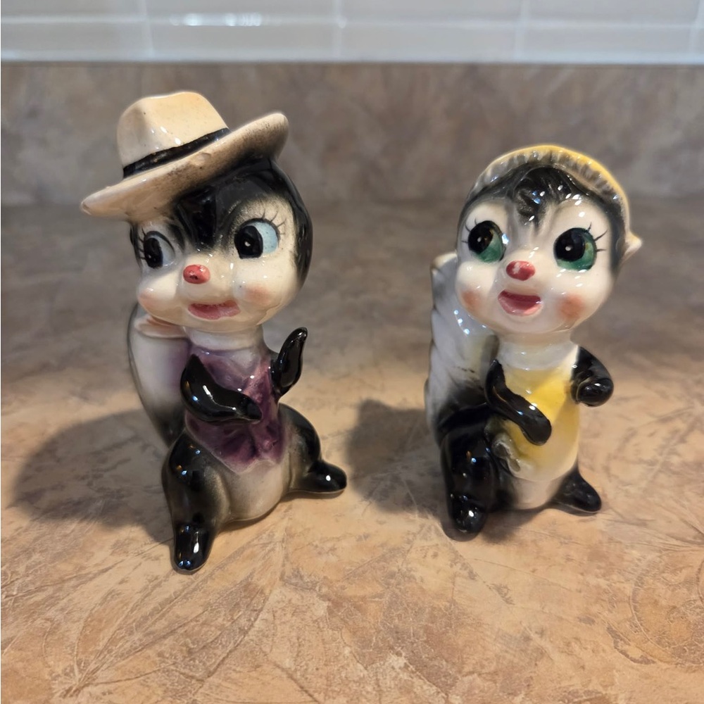 Vintage Skunk salt and pepper shakers